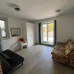 Neda شقة